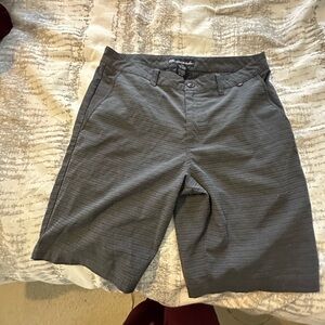 Travis Mathew Men’s Charcoal Shorts size 32